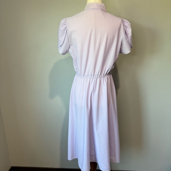 Vintage Jane Baar New York Lavender Midi Dress w/ Lace Shoulders & Pearl Button - Picture 8 of 9